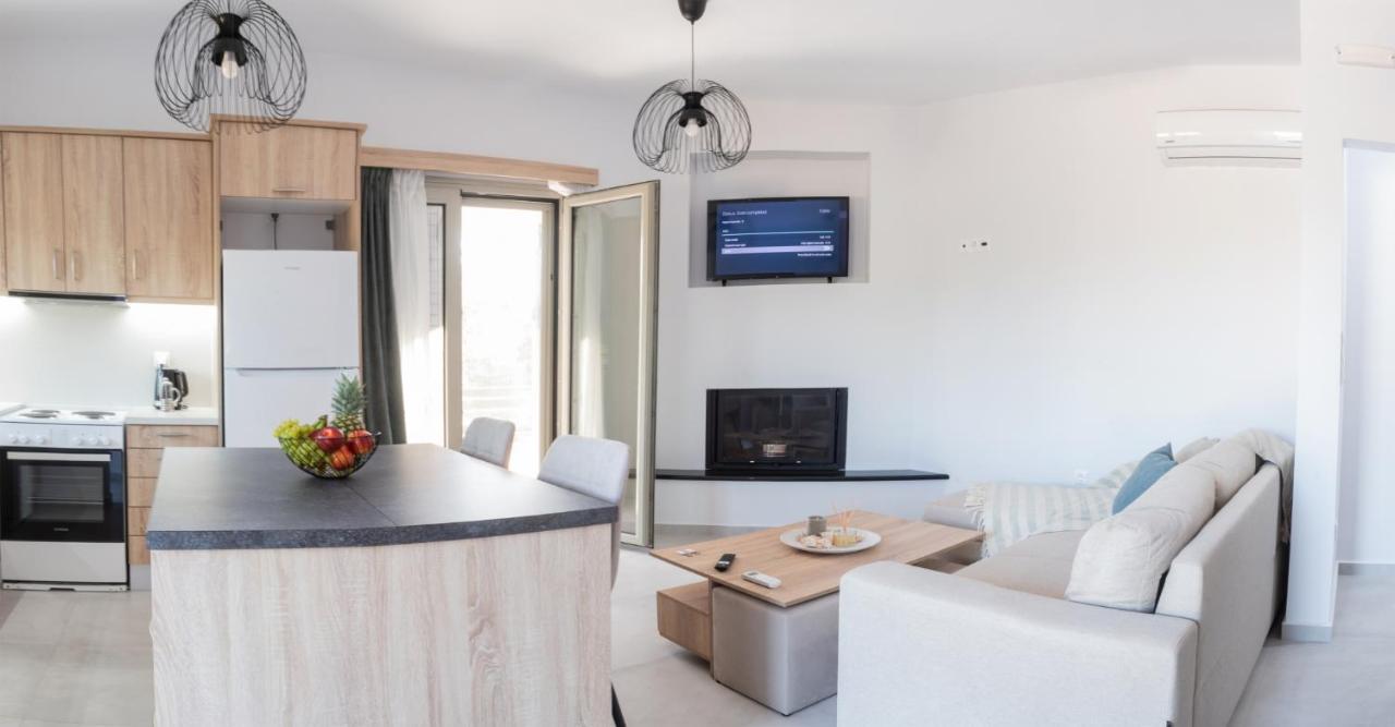 Alonakia Home Suites Filiatra Exterior foto